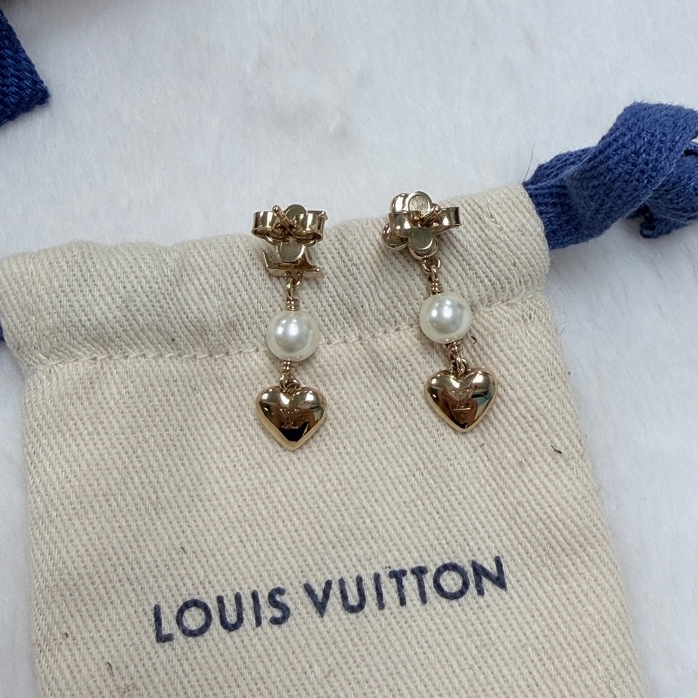 louis vuitton blooming pearls earrings - Picture 3 of 4